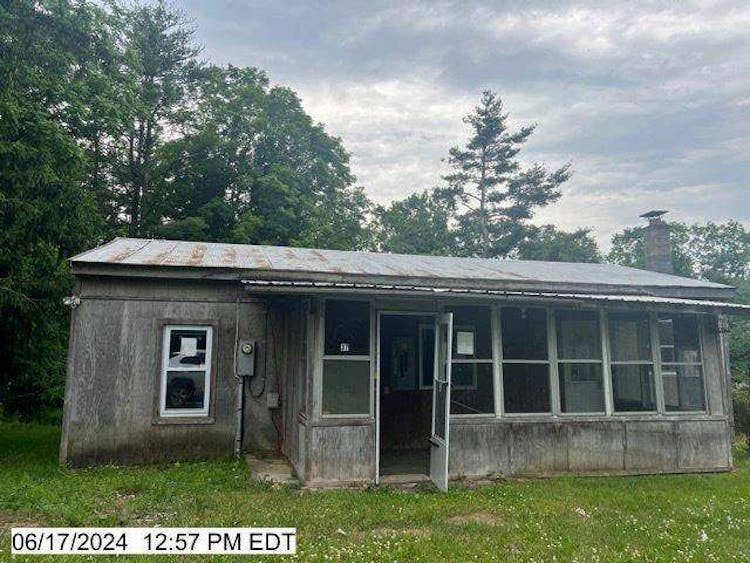 37 Warren Cemetery Rd, Hoosick Falls, NY, 12090, USA